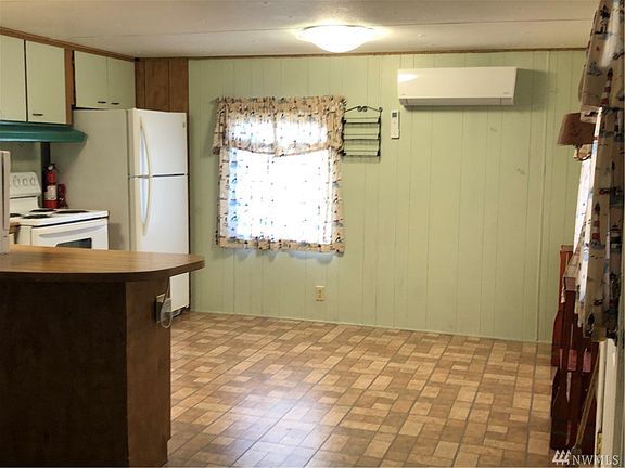 5th image of 842 San Antonio Ct NE