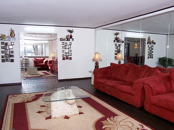 4th image of 742 Deer Park Ave APT 8C