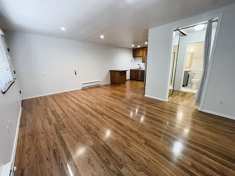 405 Piccadilly Pl #25 — Photo 4