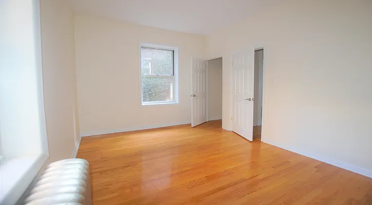 Rented by Manhattan Realty Group | media 11