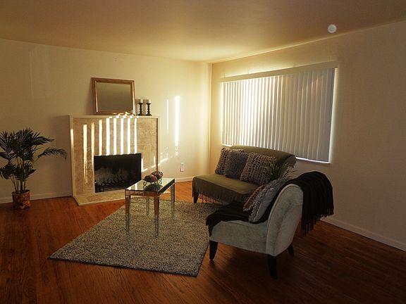 4th image of 5033 Walnut Ave
