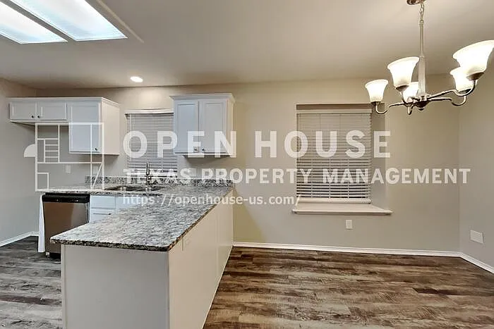 5510 Lee Hutson Ln — Photo 5