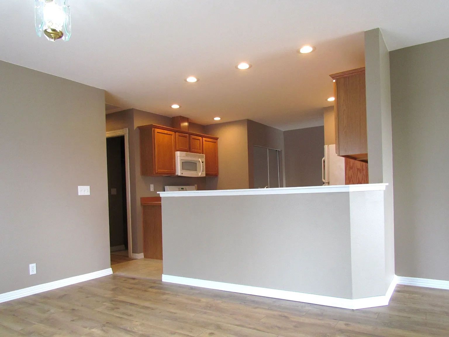 3 bed, 1200 sqft, $2,100 — Photo 3