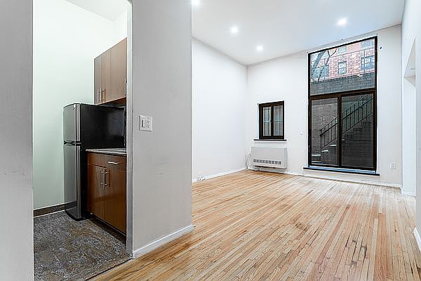 1st image of 207 E 27th St Ph A