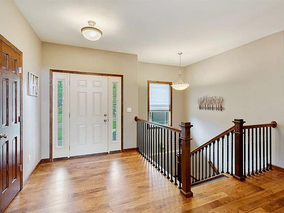 4th image of 3291 Coral Ave NE