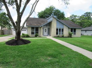 27 Finetta Ln, Alvin, TX 77511