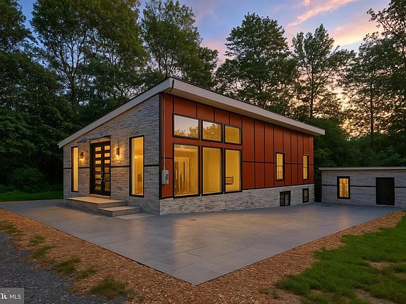 2nd image of 12116 Old Fort Rd