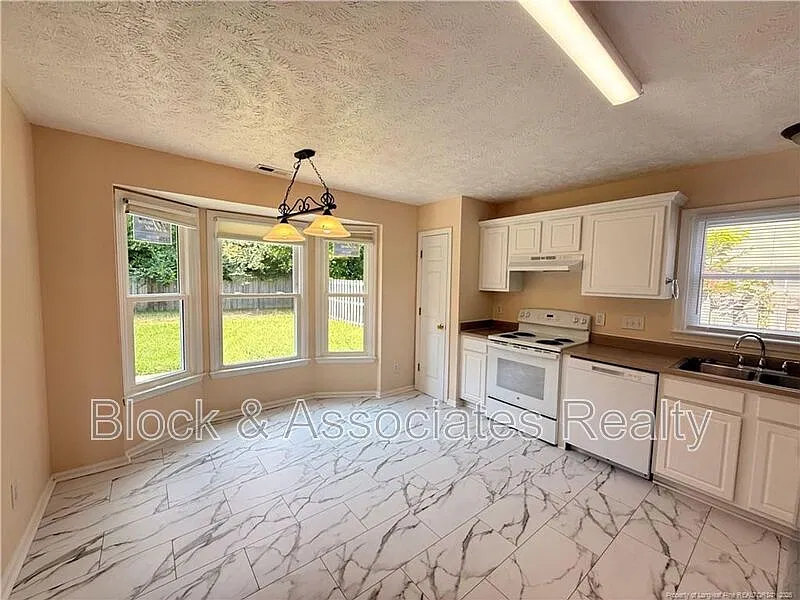 3 bed, 2.0 bath, $1,550 — Photo 4