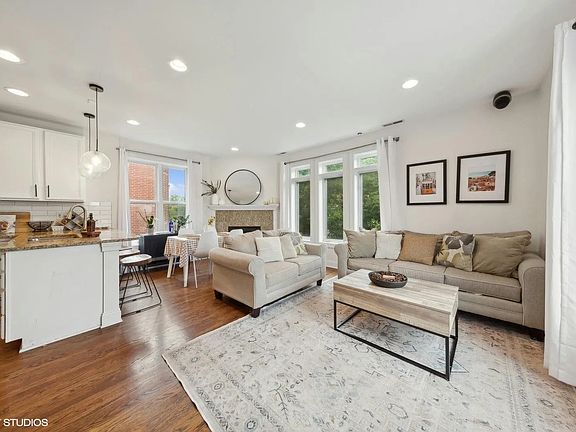 3rd image of 1308 W Fillmore St APT 4