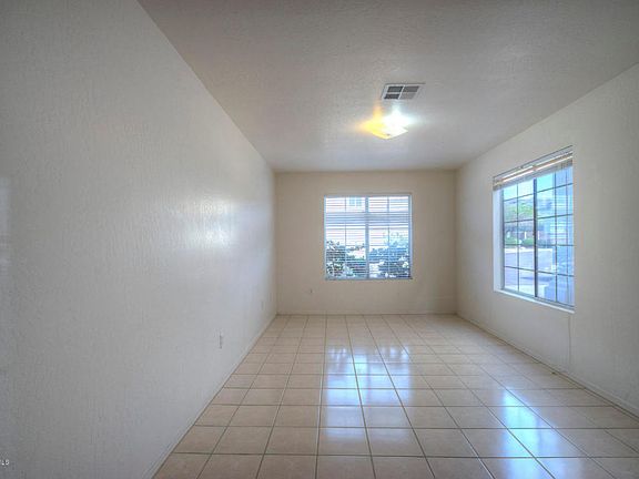 5th image of 1527 E South Fork Dr