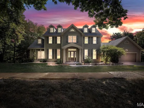 2428 Powders Mill Dr, Chesterfield, MO 63005