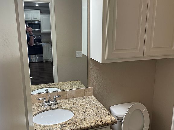 Downstairs 1/2 bath
