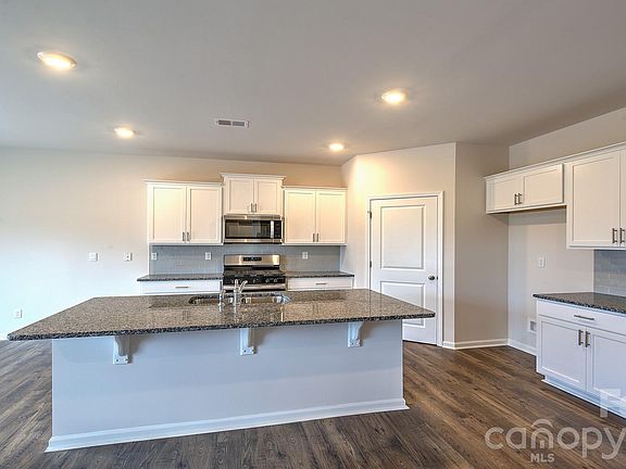 5th image of 53 Ridgehaven Dr