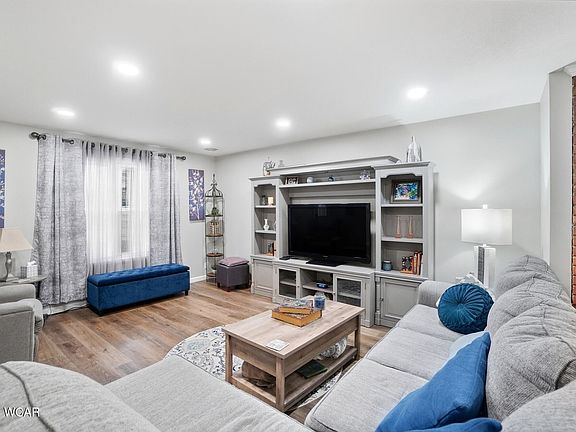 5th image of 2949 Lakewood Ave