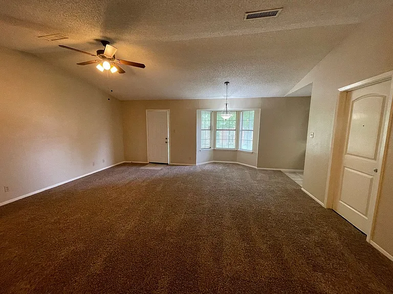 821 Loganwood Dr — Photo 9