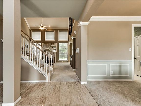 2nd image of 2016 Forest Park Dr
