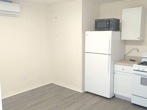 3rd image of 5903 Curtis Dr #D