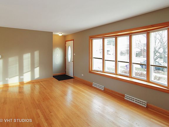 2nd image of 1624 Mandel Ave
