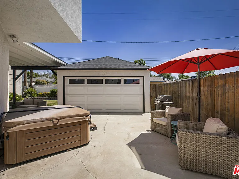 1132 N Reese Pl — Photo 45