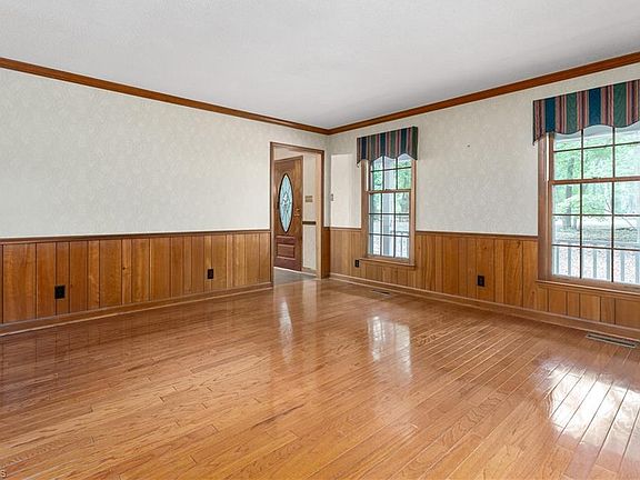4th image of 105 McFarland Ct