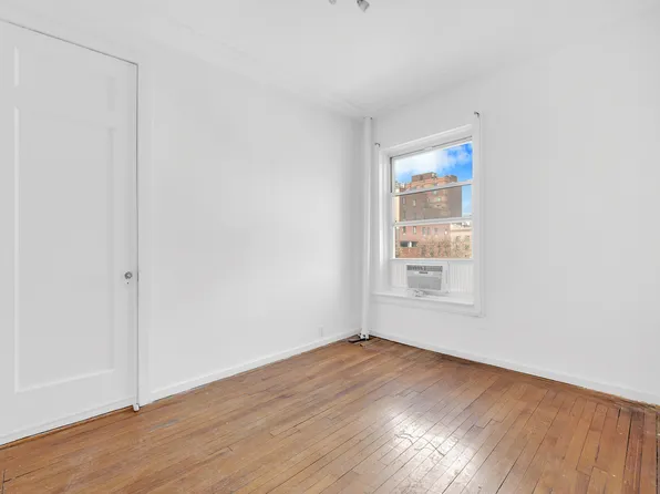 261 West 22nd Street 20 image 11 of 11