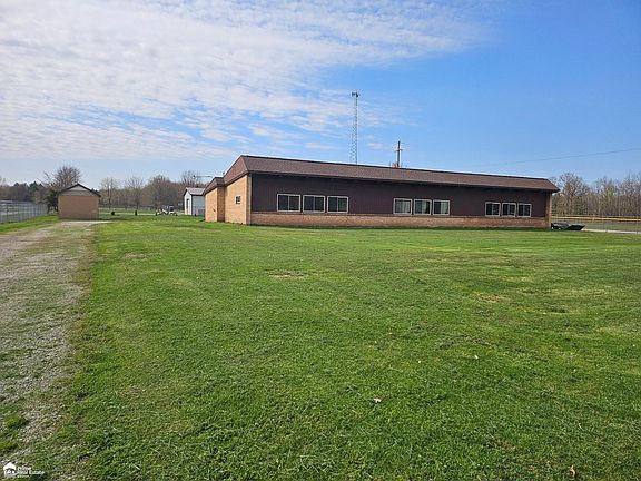 2nd image of 2360 E Burt Rd
