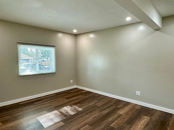 5th image of 1025 W Congress St