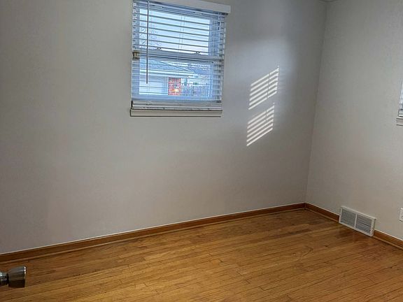 4th image of 25222 Campbell Ave