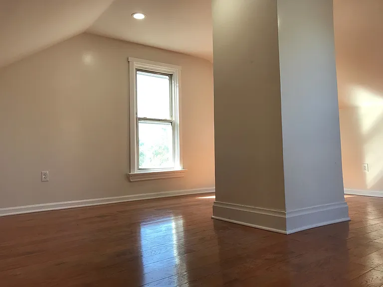 915 Mellon St — Photo 16