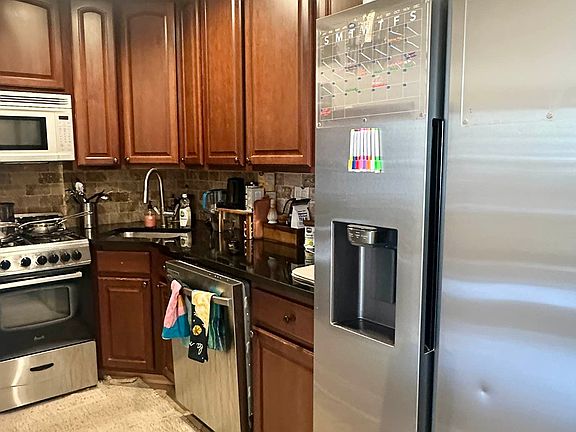 3rd image of 20 Commerce St APT 3A