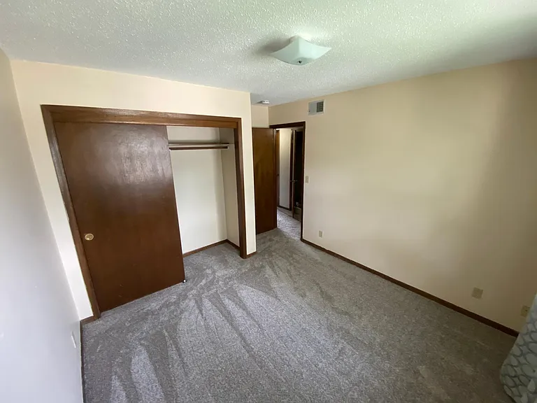 1059 NW Greenwood St — Photo 9