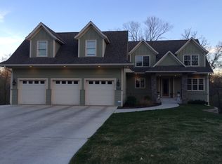 18517 Ridgewood Rd, Minnetonka, MN 55345