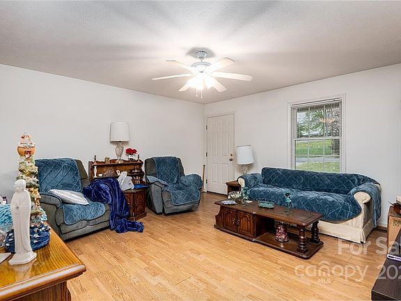 4th image of 100 Charles Dr #A-b