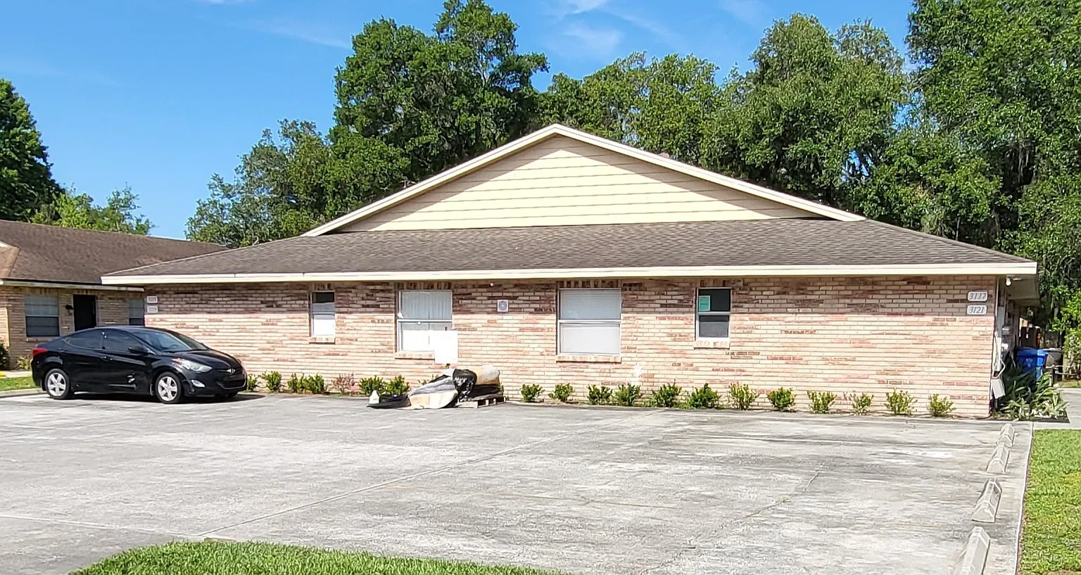 3 bed, 1004 sqft, $1,600 — Photo 1