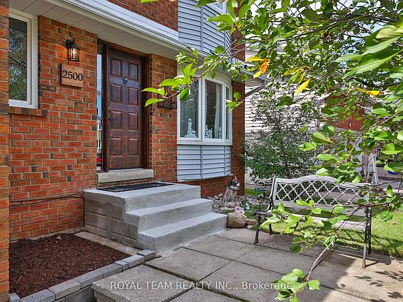 3rd image of 2500 Lloyd St