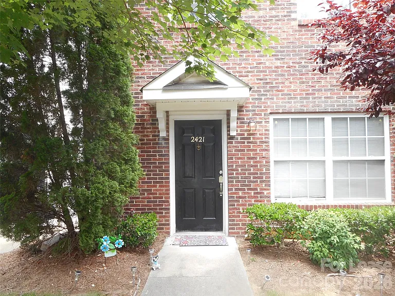 2421 Ryerson Ct — Photo 2