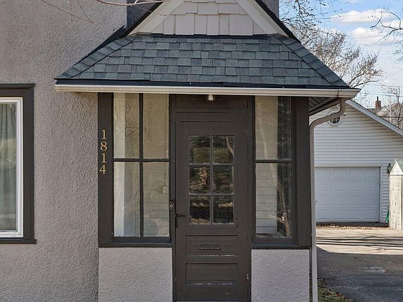 3rd image of 1814 Buchanan St NE
