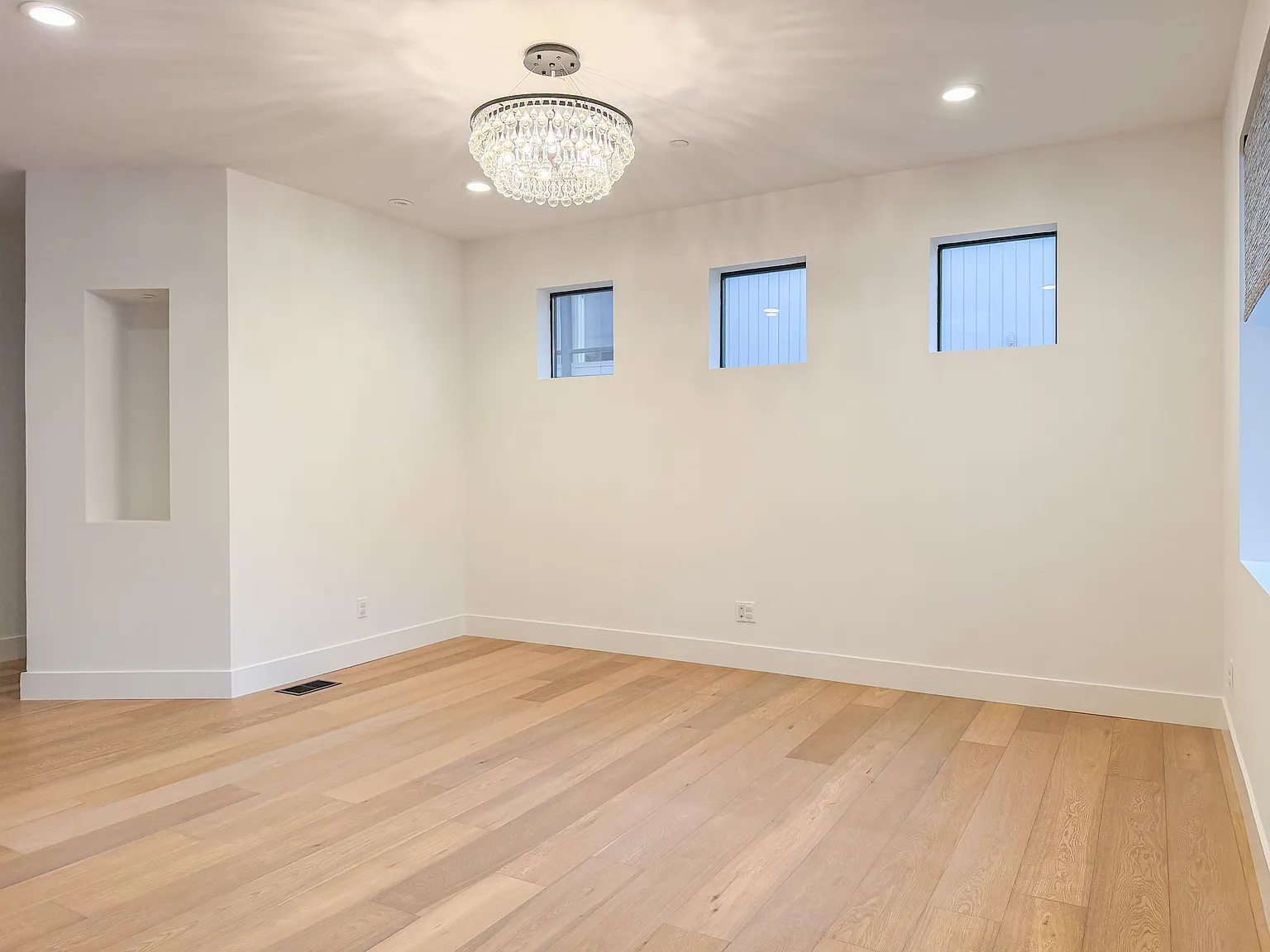 4 bed, 3400 sqft, $16,000 — Photo 4
