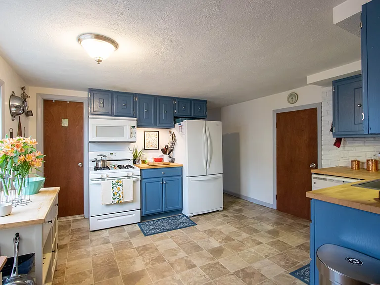 62 Thorndike St — Photo 3
