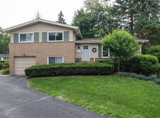665 Appletree Ln, Deerfield, IL 60015