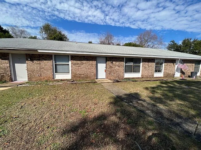 3402 Green Briar Ct — Photo 1