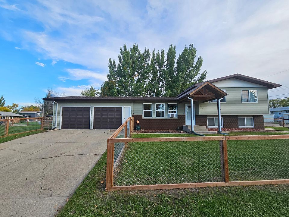 1st image of 512 20th Ave NW