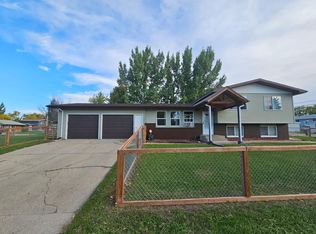 512 20th Ave NW, Minot, ND 58703
