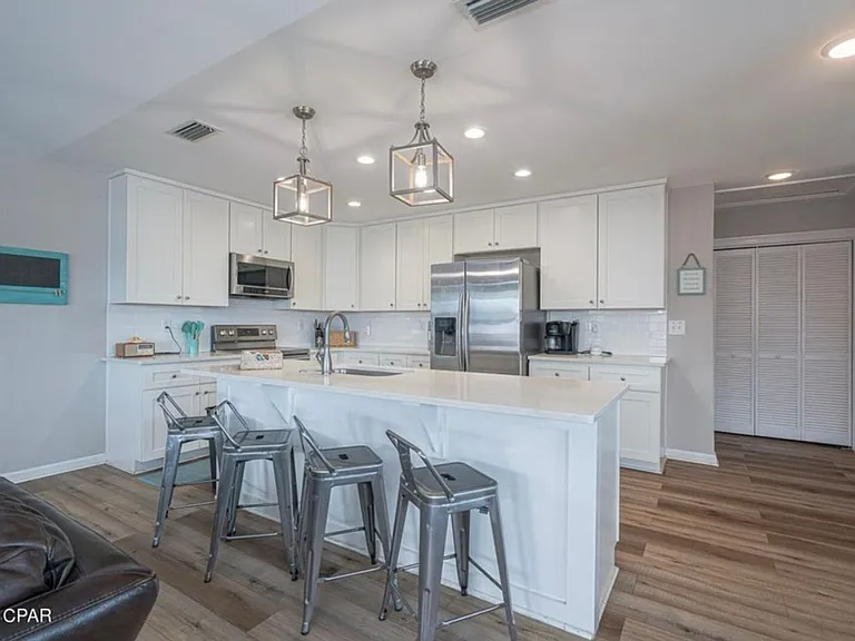 6320 Beach Dr — Photo 8