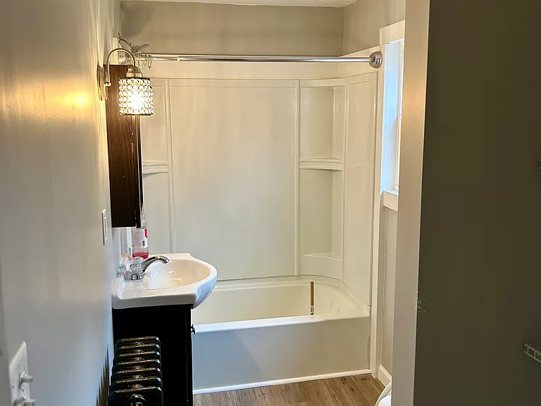 413 W Turkeyfoot Lake Rd #UPPER — Photo 3