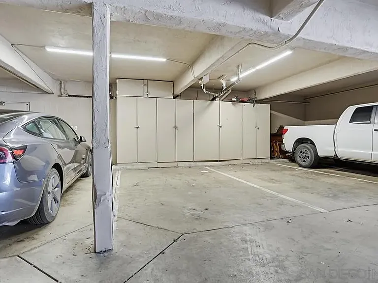 Parking Lot/Garage