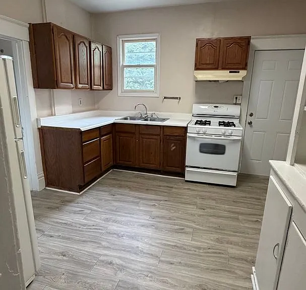 312 S Coler Ave — Photo 2