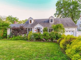 1068 Elm Ter, Rahway, NJ 07065