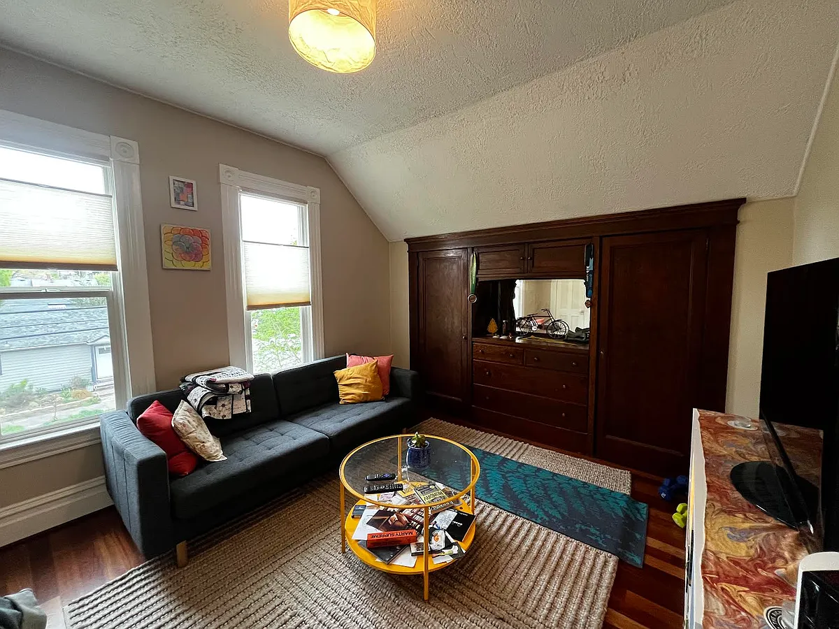 Bonus room. Office, entertainment, entertaining. Built in and storage. - 2833 SE 21st Ave #TOP