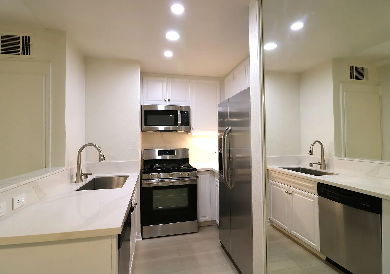5545 Canoga Ave — Photo 3